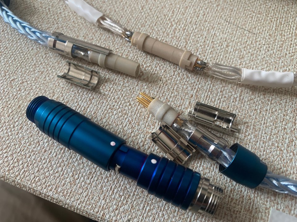 当我们在谈论「航插线」时，我们在谈论什么？