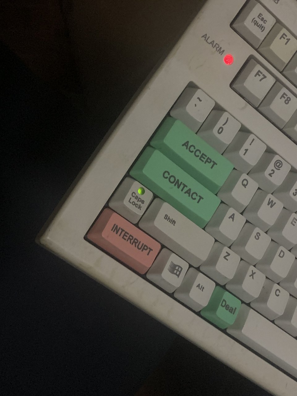 当我们在谈论「航插线」时，我们在谈论什么？